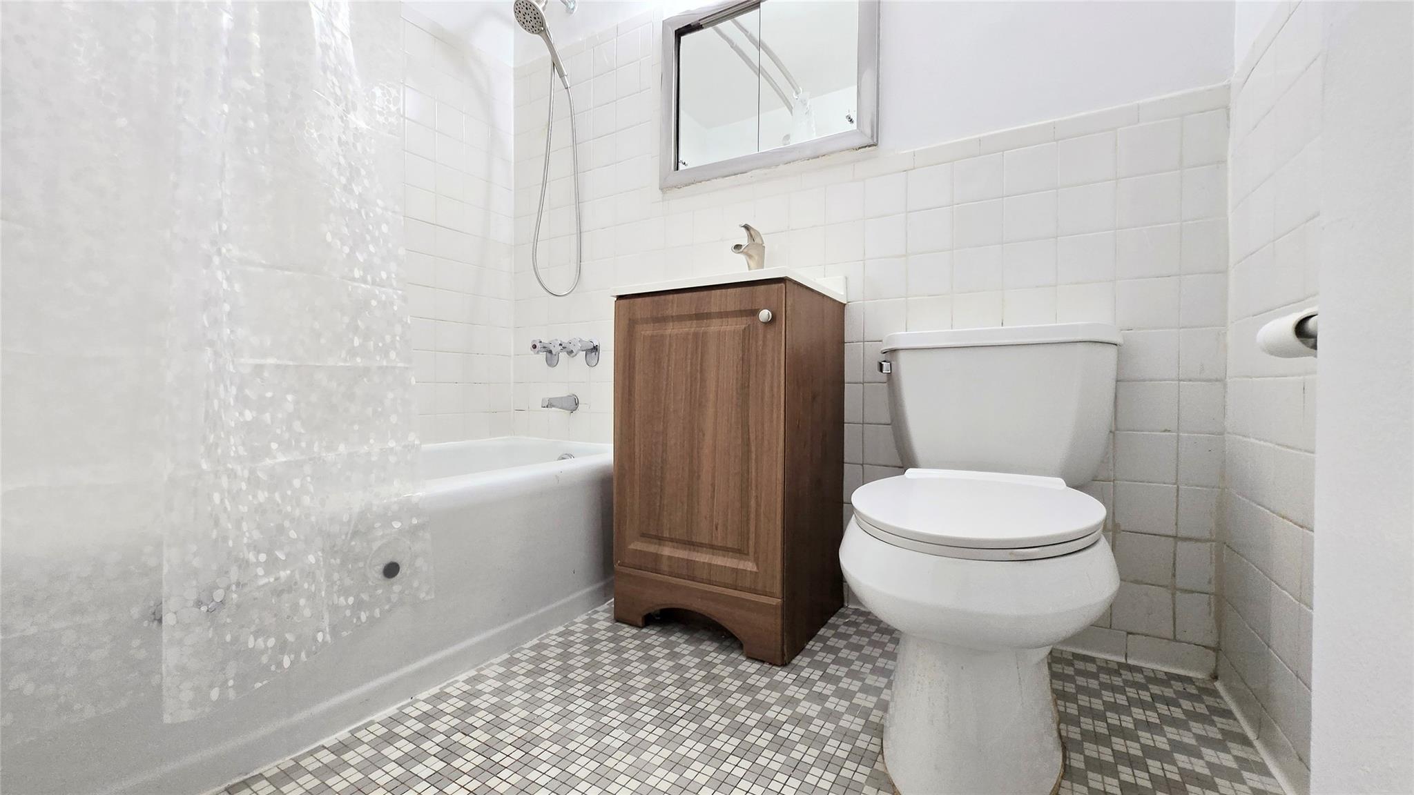 #13 photo, 160-10 89 Avenue, Jamaica , NY 11432