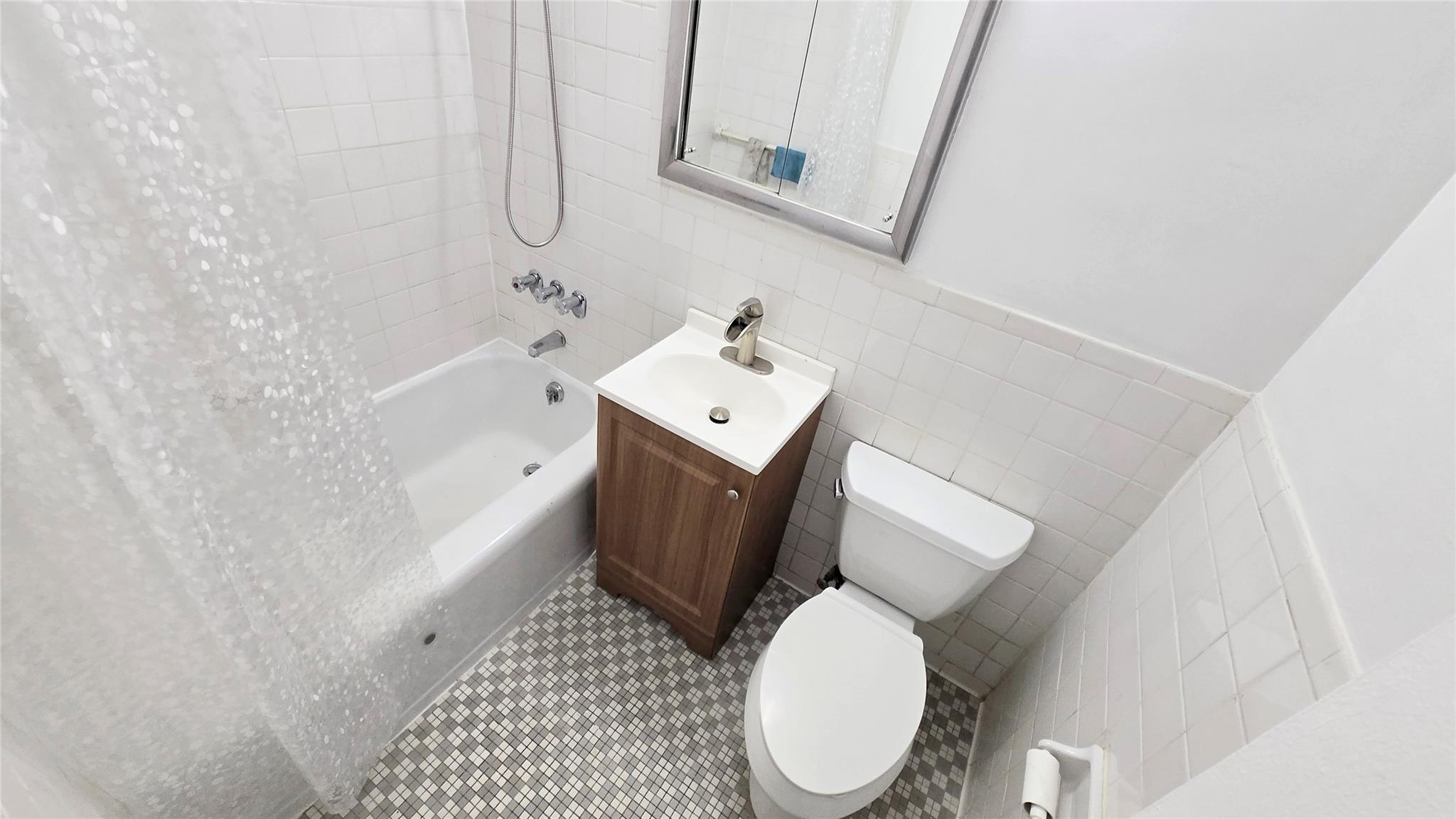 #14 photo, 160-10 89 Avenue, Jamaica , NY 11432