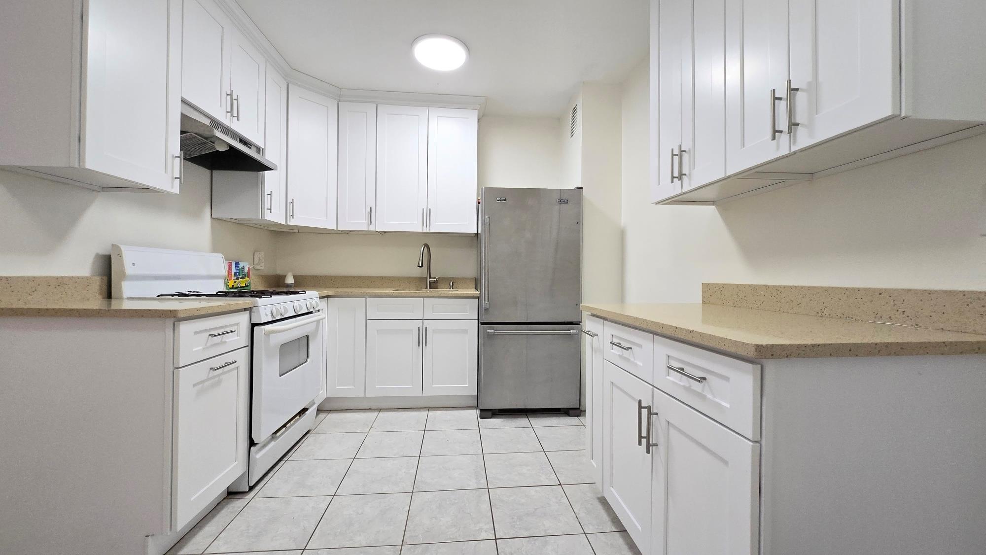 #17 photo, 160-10 89 Avenue, Jamaica , NY 11432