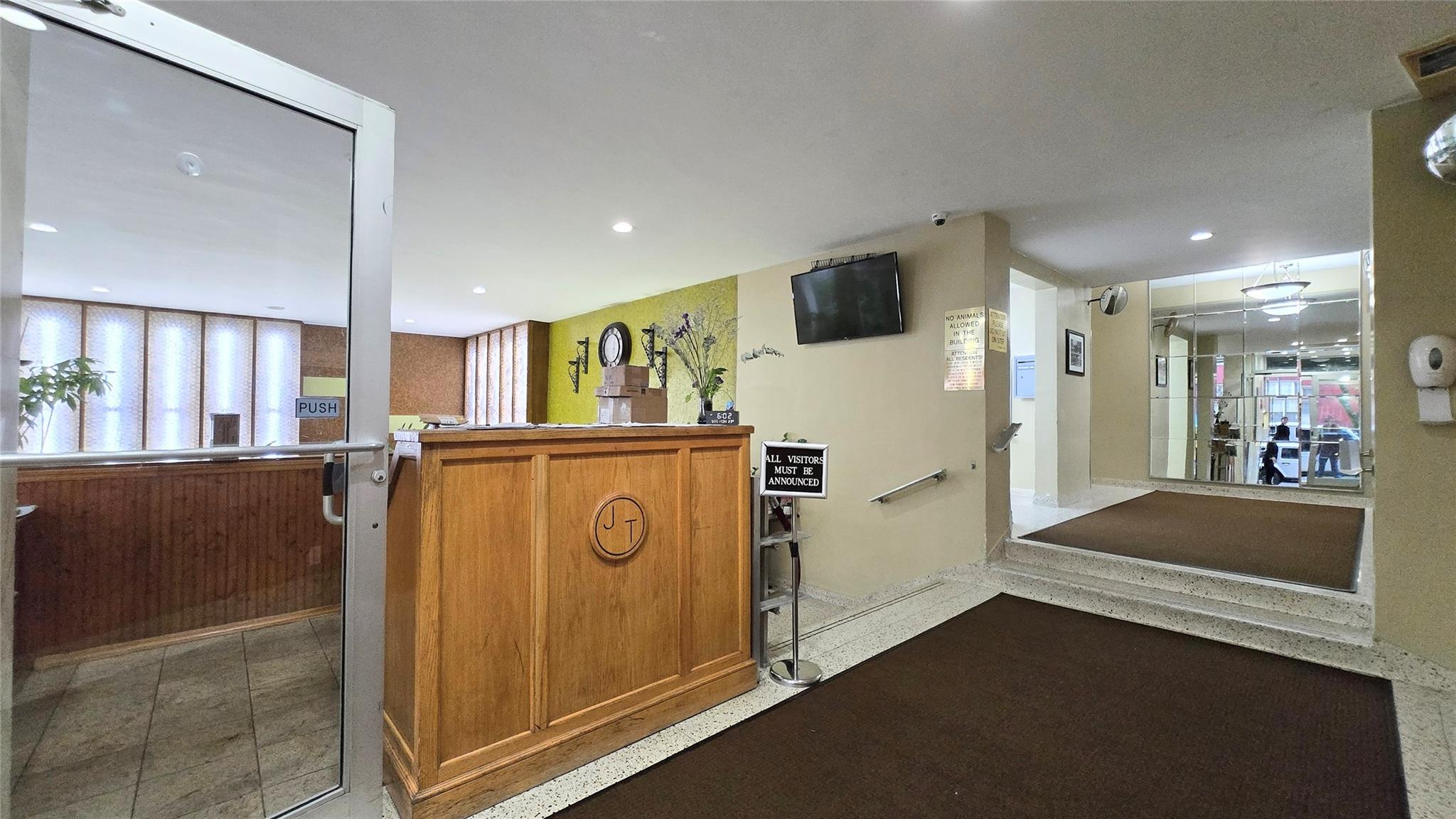 #19 photo, 160-10 89 Avenue, Jamaica , NY 11432