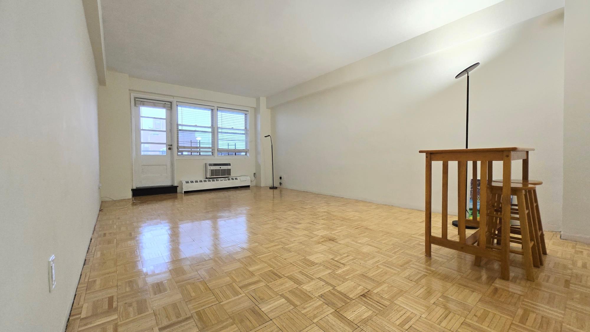 #3 photo, 160-10 89 Avenue, Jamaica , NY 11432