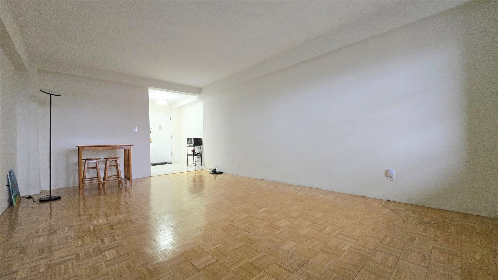 #5 photo, 160-10 89 Avenue, Jamaica , NY 11432