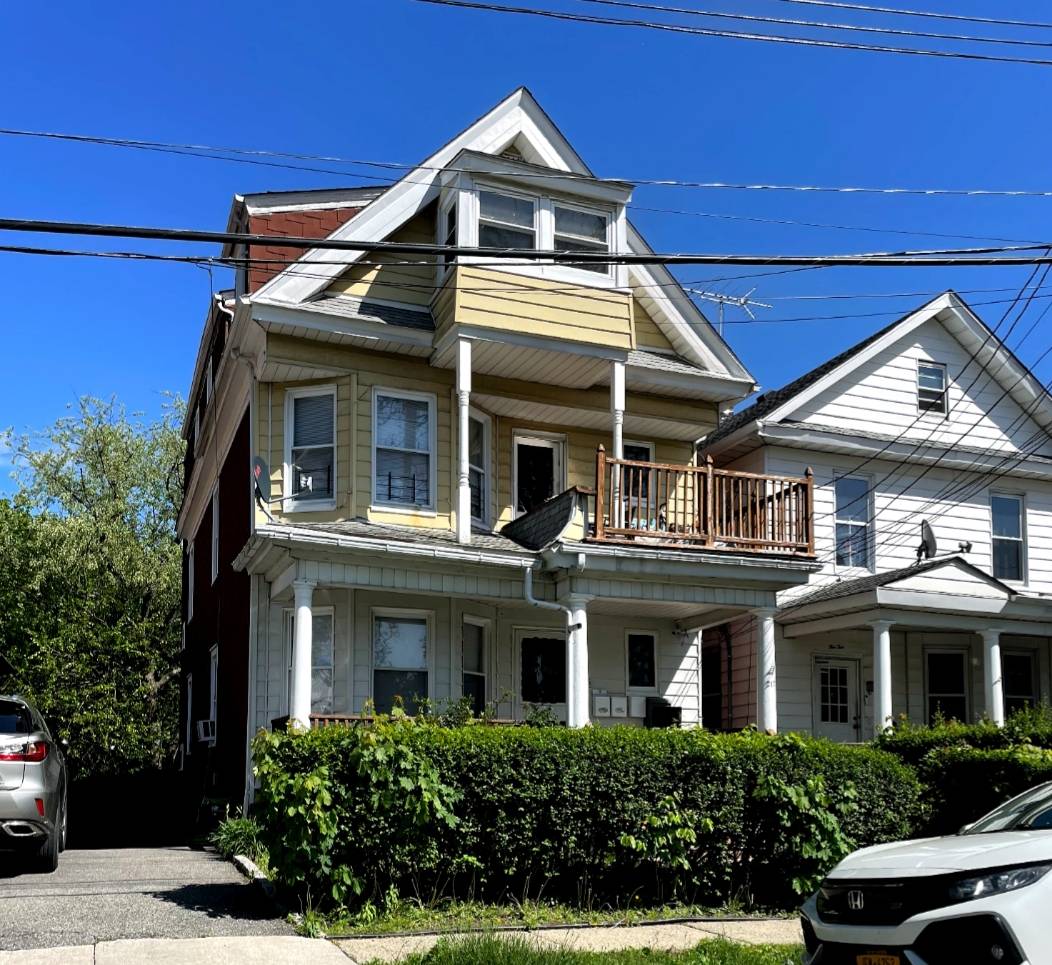 #2 photo, 212 Voss Ave, Yonkers , NY 10703