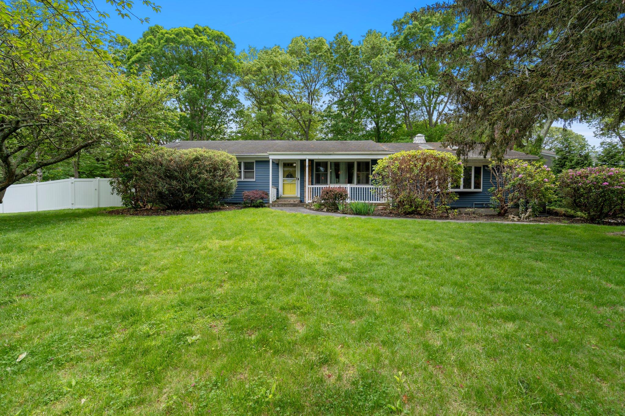 #1 photo, 2 Canterbury Court, সাফোক কাউন্টি East Setauket , NY 11733