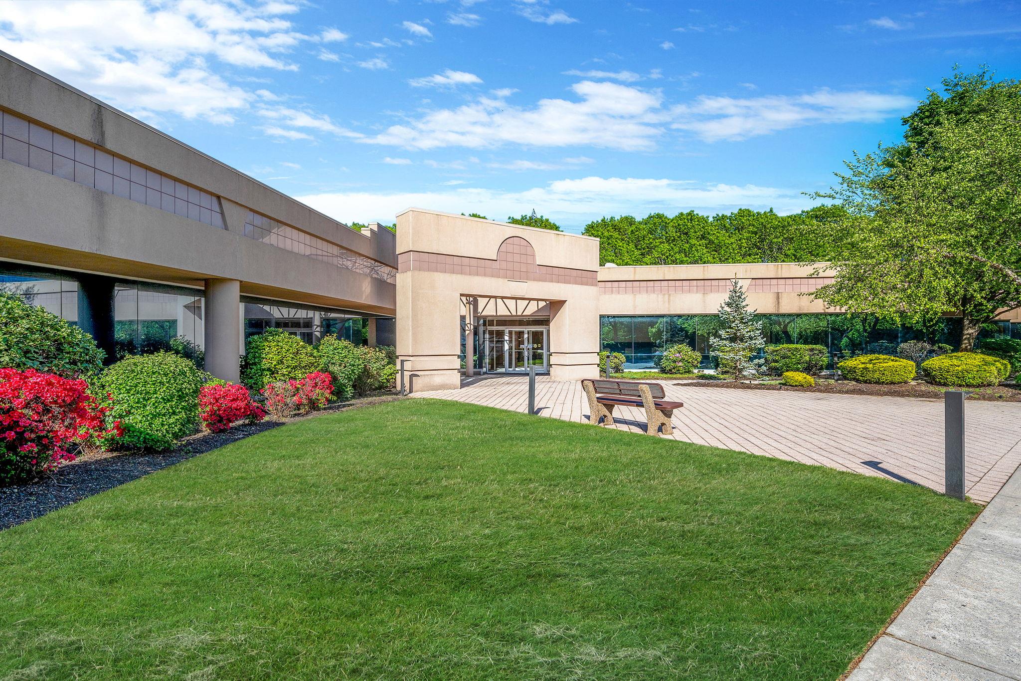 #3 photo, 8 Technology Drive, サフォーク郡 East Setauket , NY 11733