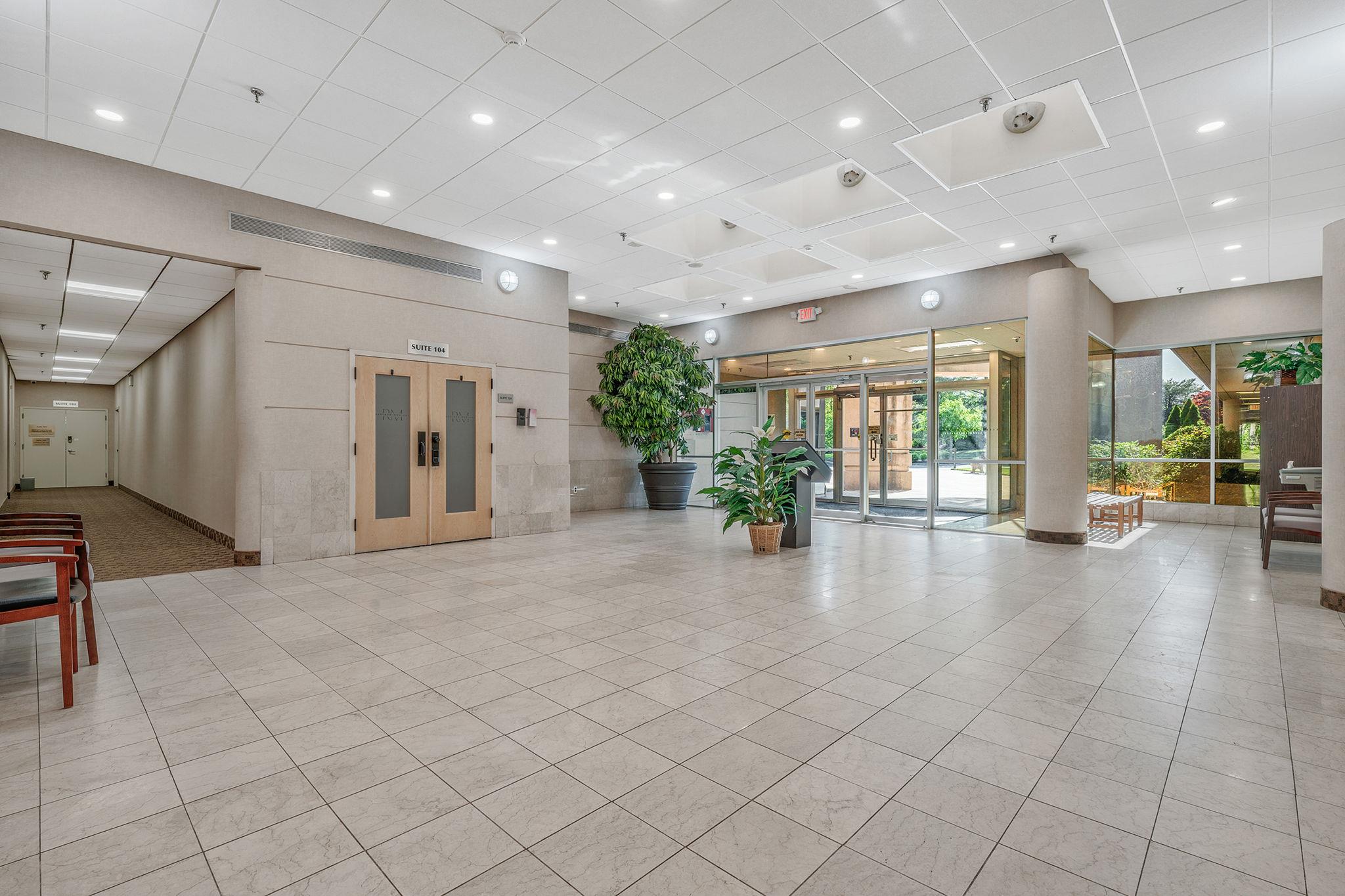 #5 photo, 8 Technology Drive, サフォーク郡 East Setauket , NY 11733