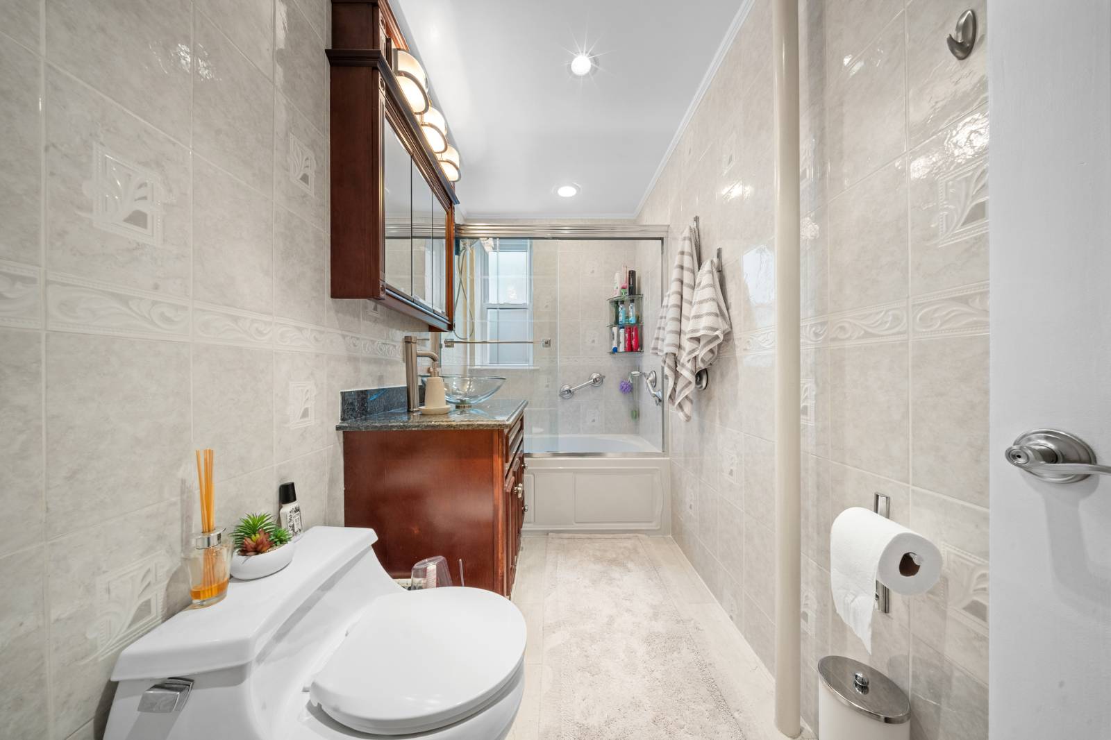 #22 photo, 10807 65th Rd, #1C, Forest Hills , NY 11375