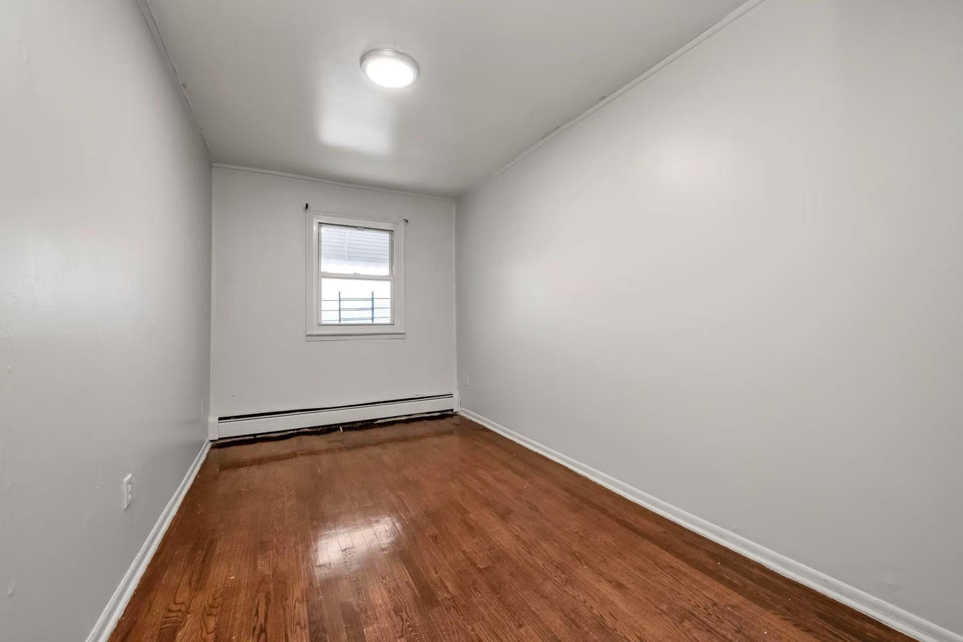 #12 photo, 4016 E Tremont Avenue, ブロンクス区 Bronx , NY 10465