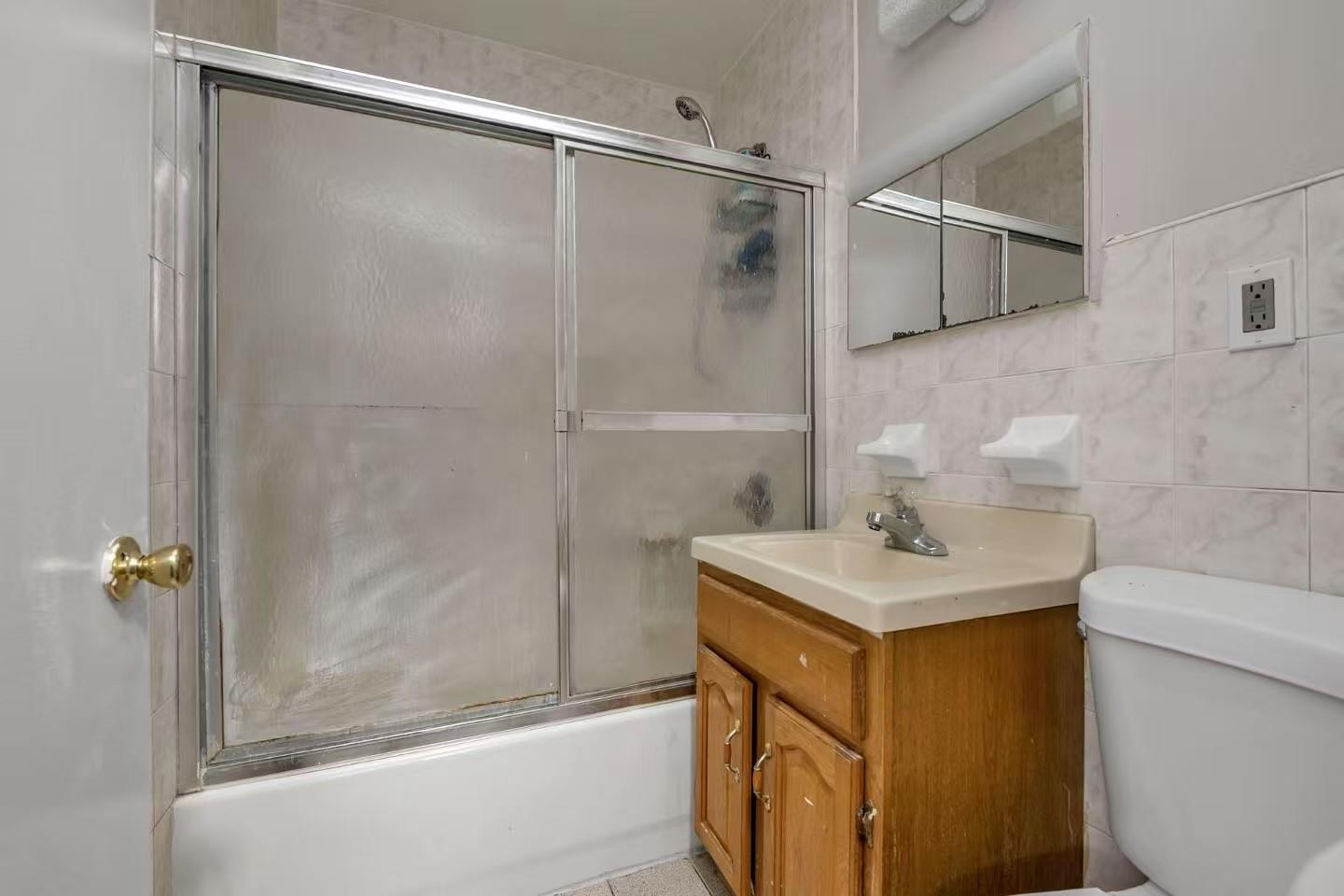 #14 photo, 4016 E Tremont Avenue, ブロンクス区 Bronx , NY 10465