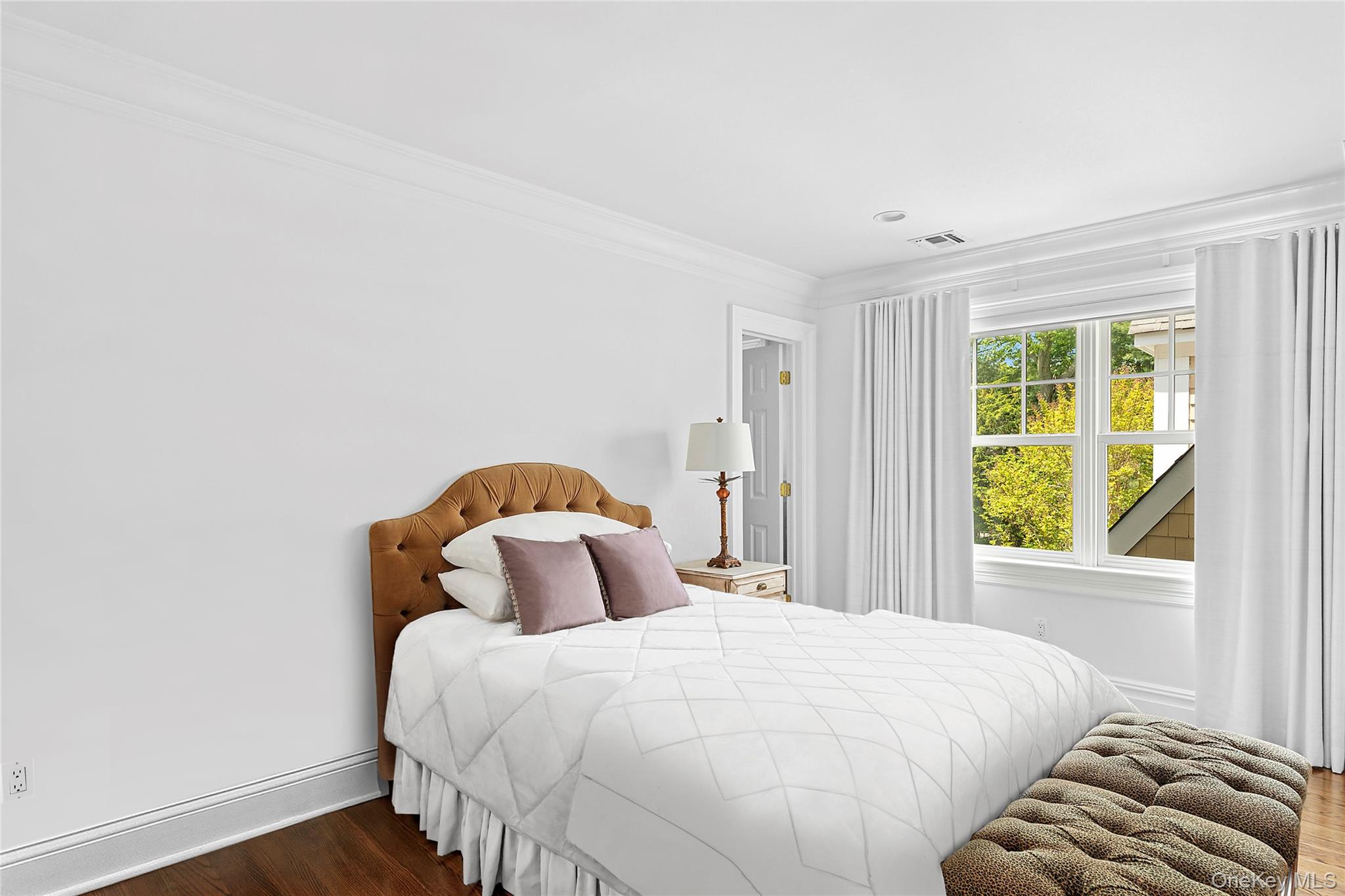 #19 photo, 1608 Stewart Lane, Laurel Hollow , NY 11791