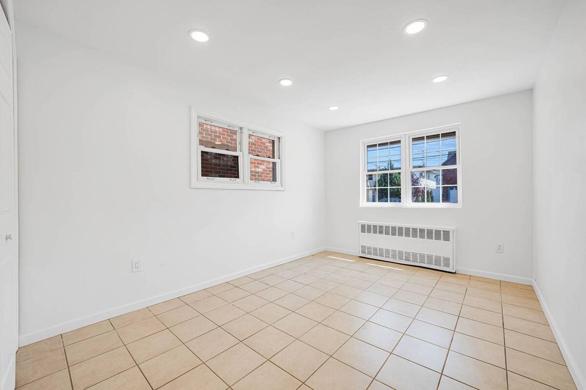 #20 photo, 15940 95th Street, クイーンズ区 Howard Beach , NY 11414