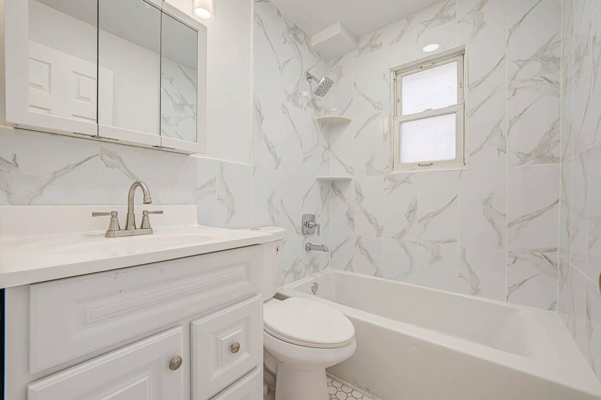 #21 photo, 15940 95th Street, クイーンズ区 Howard Beach , NY 11414