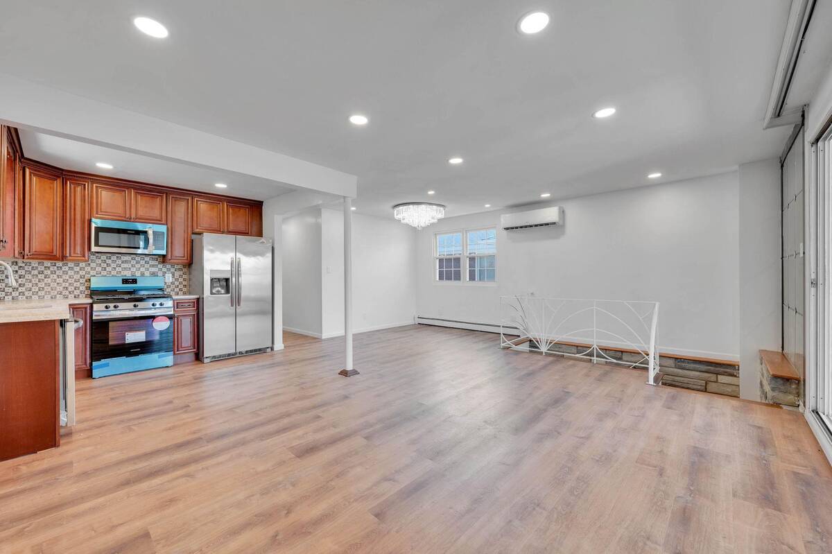 #3 photo, 15940 95th Street, クイーンズ区 Howard Beach , NY 11414