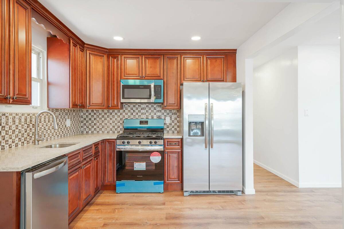 #4 photo, 15940 95th Street, クイーンズ区 Howard Beach , NY 11414