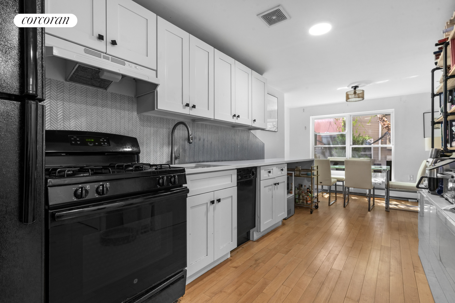 #4 photo, 251 POWERS Street, ブルックリン区 East Williamsburg , NY 11211