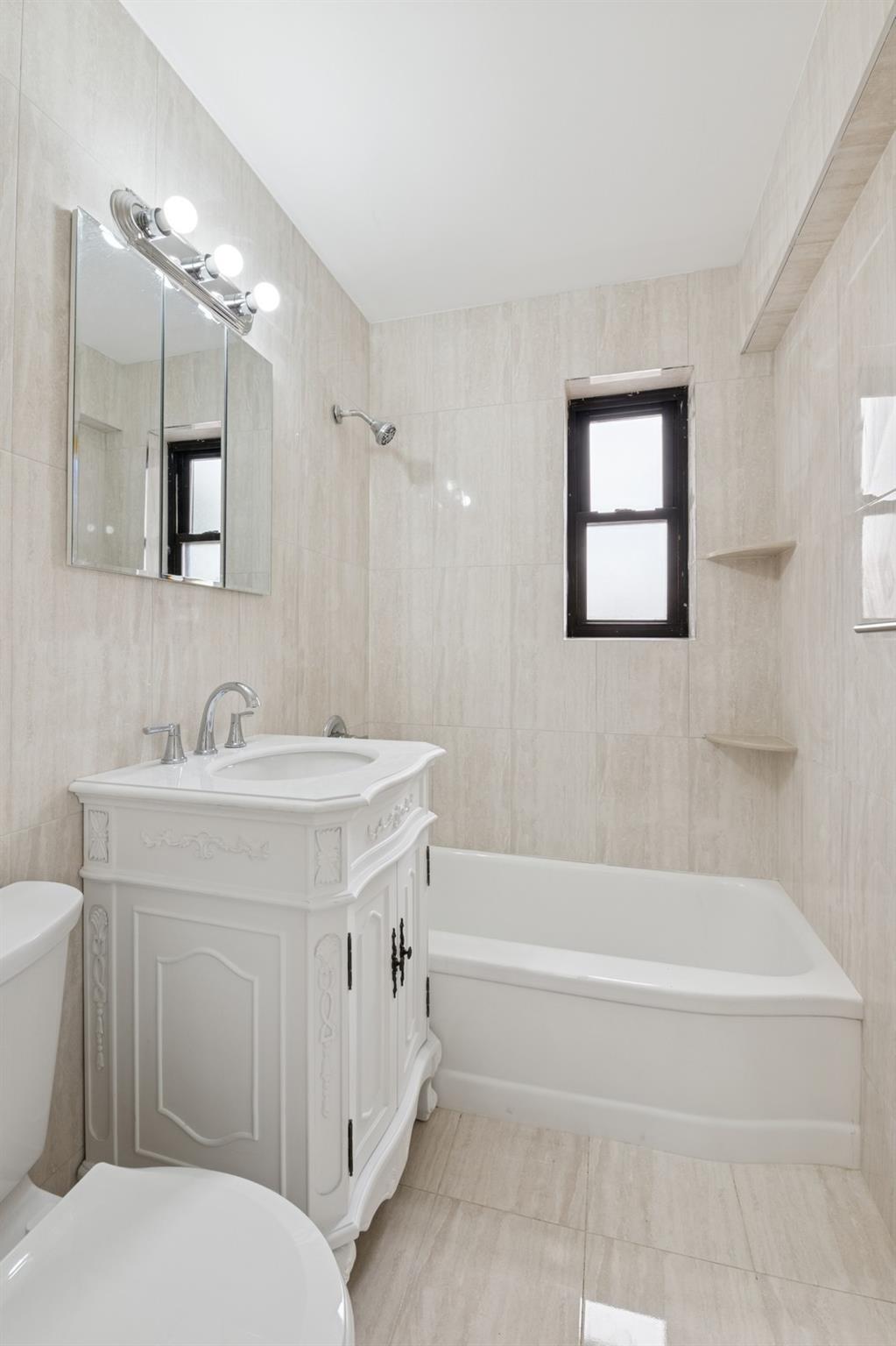 #13 photo, 147-10 84 Rd, クイーンズ区 Briarwood , NY 11435