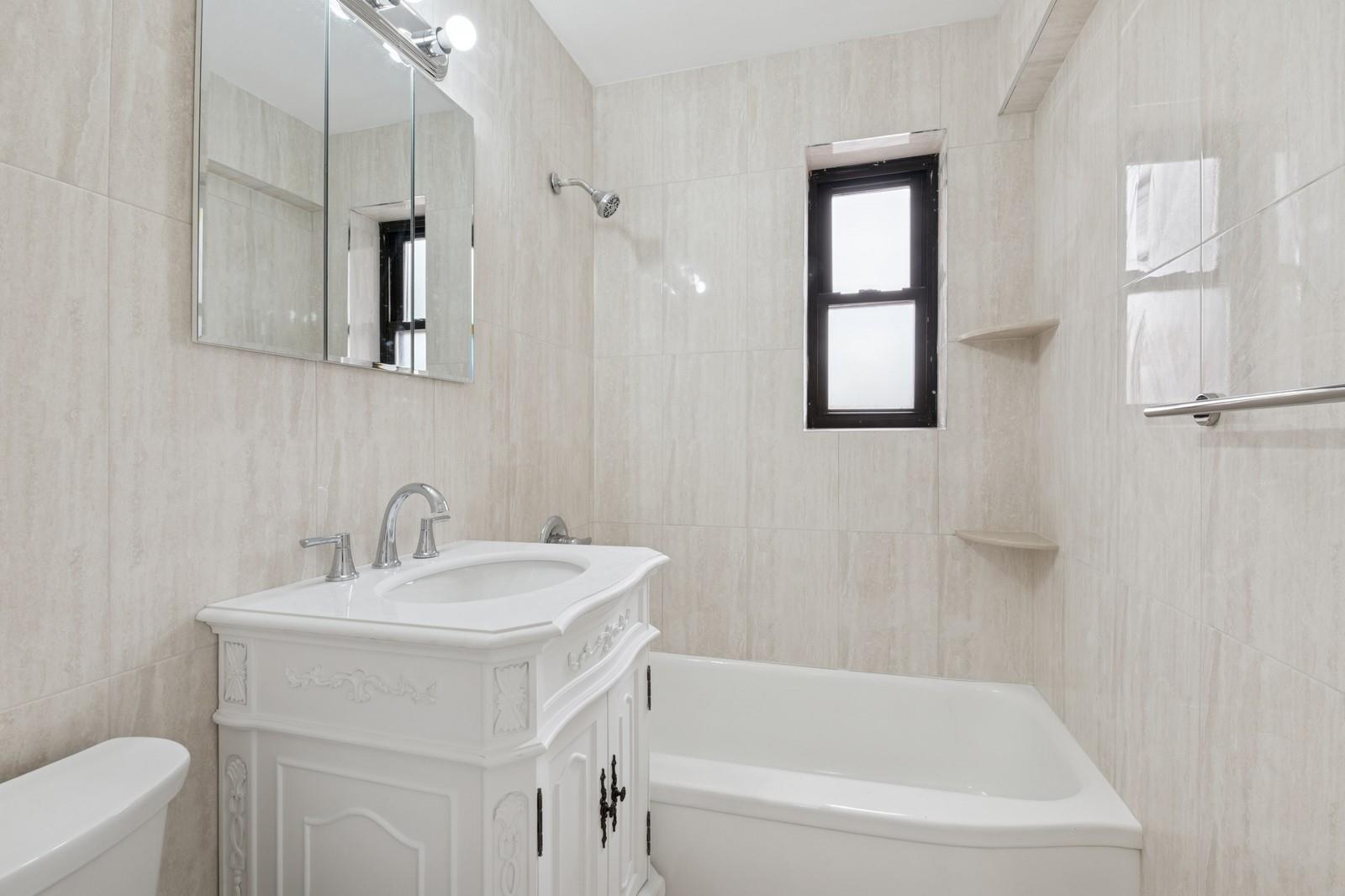 #14 photo, 147-10 84 Rd, クイーンズ区 Briarwood , NY 11435