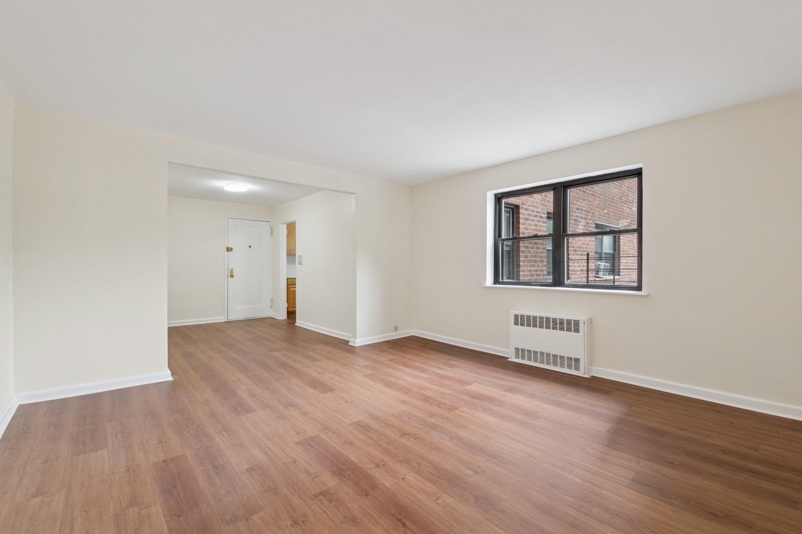 #2 photo, 147-10 84 Rd, クイーンズ区 Briarwood , NY 11435