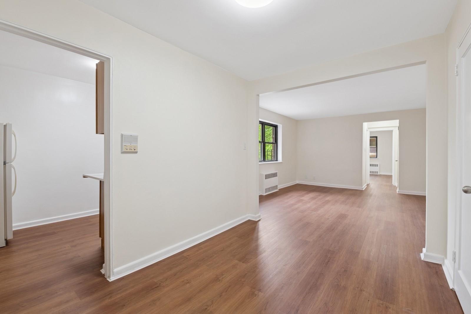 #4 photo, 147-10 84 Rd, クイーンズ区 Briarwood , NY 11435