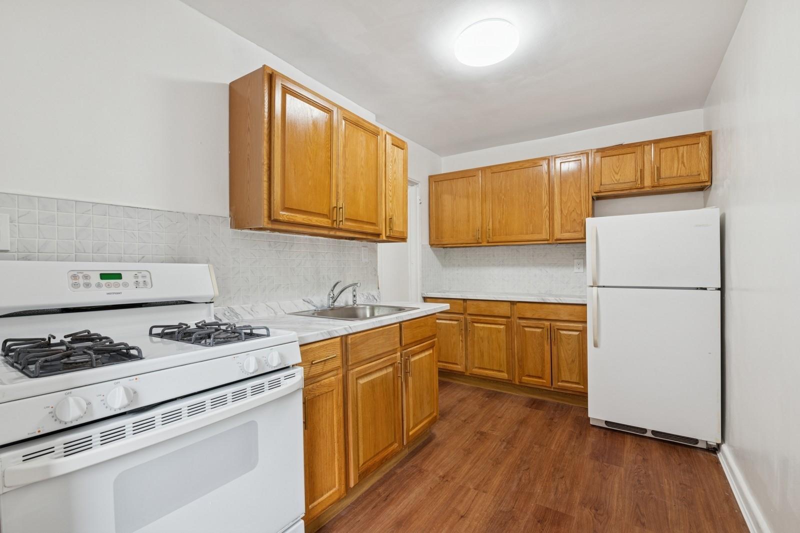 #6 photo, 147-10 84 Rd, クイーンズ区 Briarwood , NY 11435