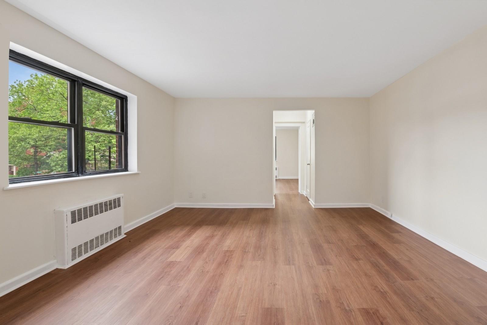 #8 photo, 147-10 84 Rd, クイーンズ区 Briarwood , NY 11435