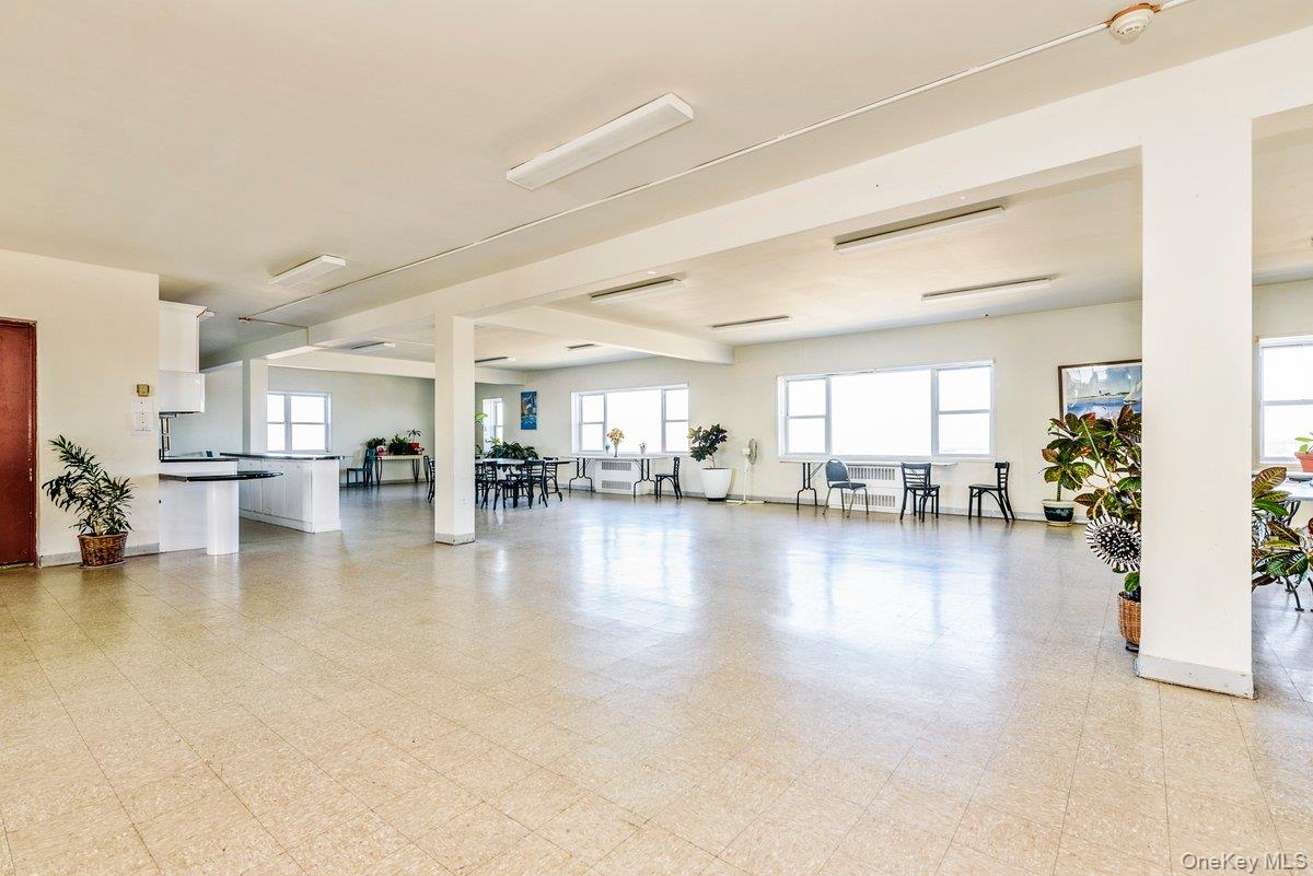 #12 photo, 370 W Broadway, ナッソー郡 Long Beach , NY 11561