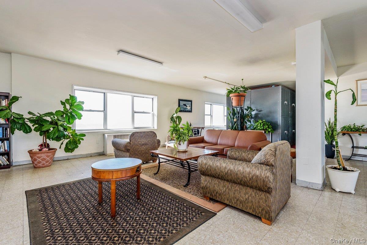 #13 photo, 370 W Broadway, ナッソー郡 Long Beach , NY 11561