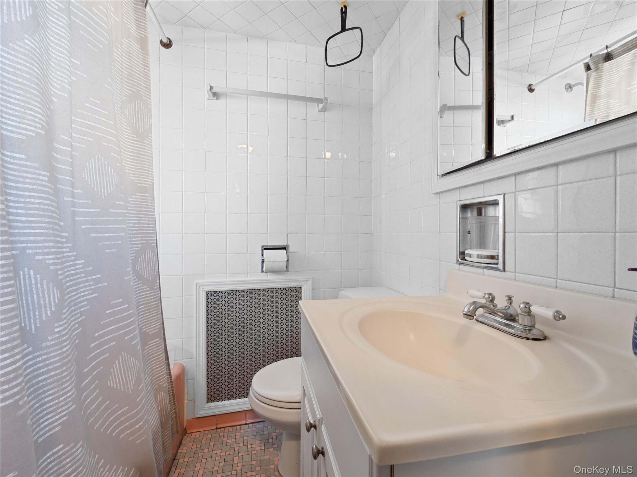 #18 photo, 8 Savoy Avenue, ナッソー郡 Elmont , NY 11003