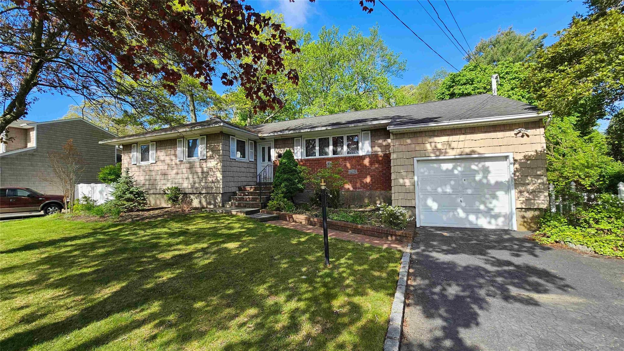 #1 photo, 912 Hampshire Road, Bay Shore , NY 11706