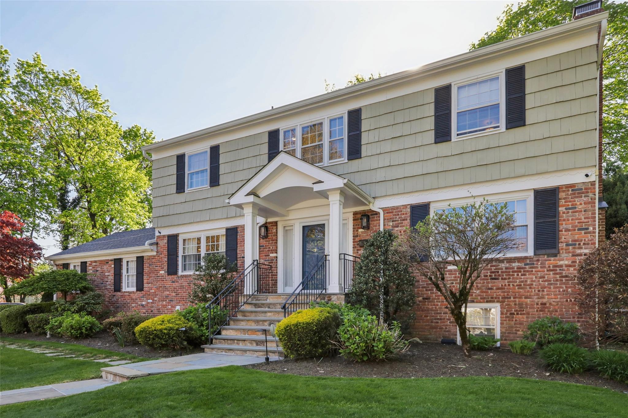 #1 photo, 122 Oxford Road, New Rochelle , NY 10804