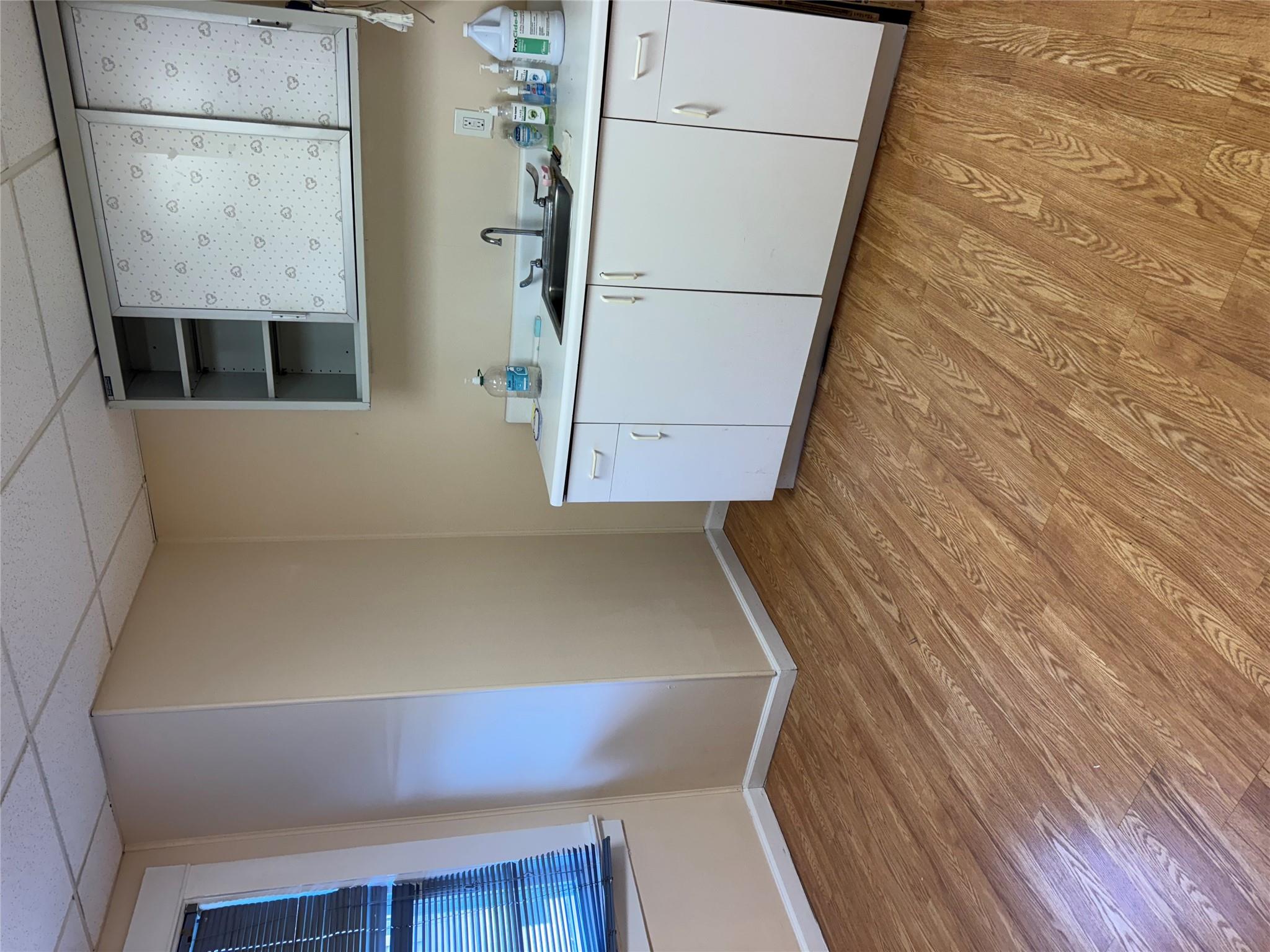 #16 photo, 90 Medford Avenue, サフォーク郡 Patchogue , NY 11772