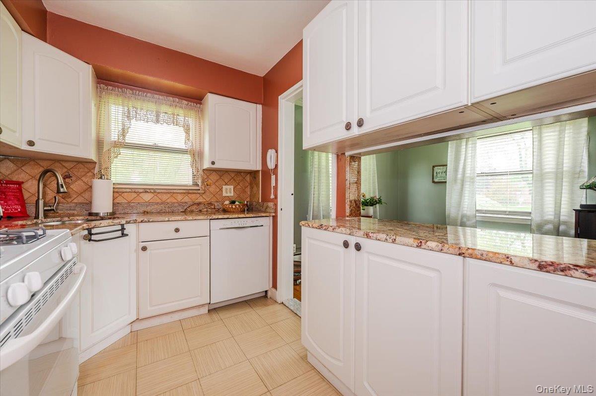 #10 photo, 1215 E Broadway, ナッソー郡 Hewlett , NY 115578