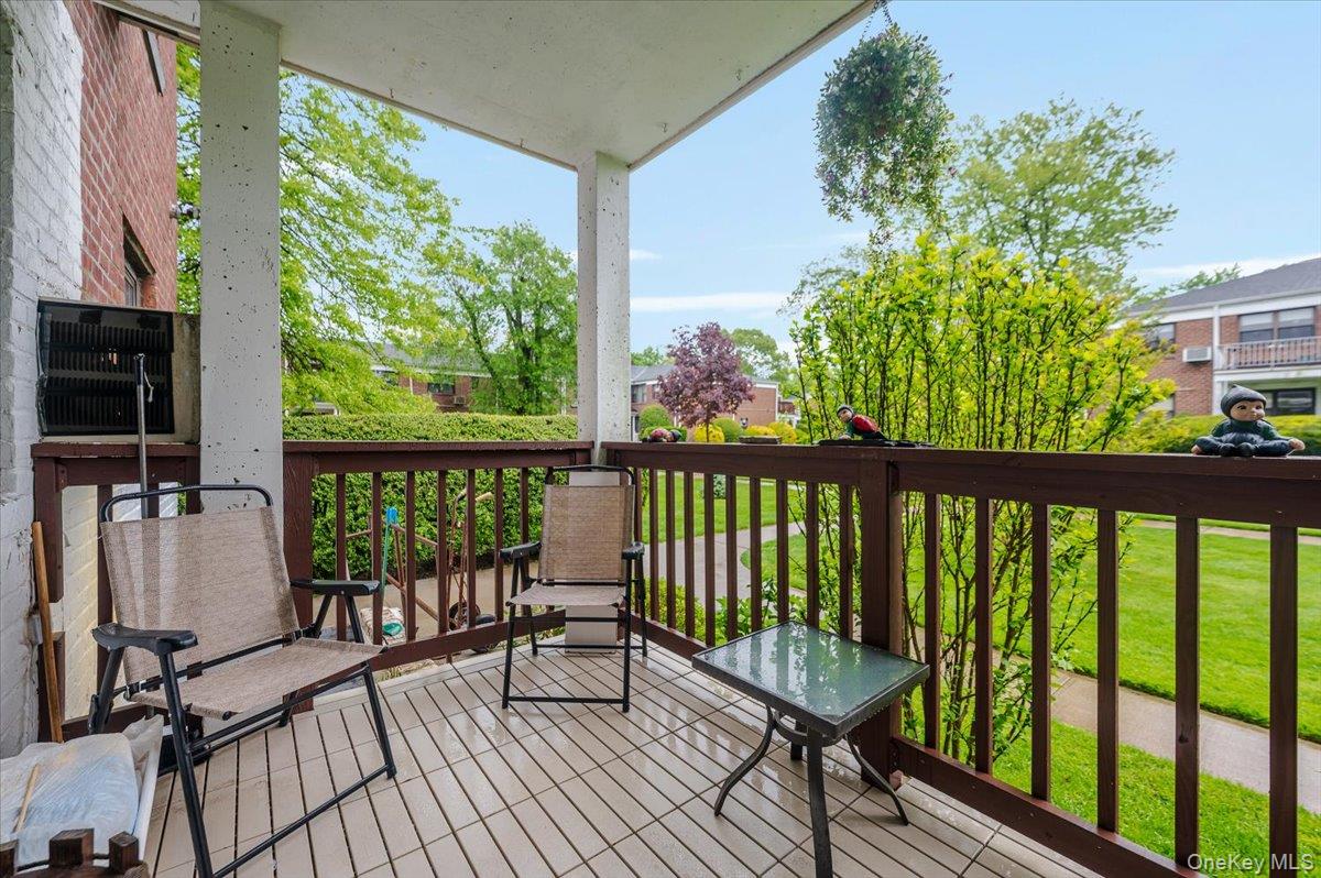 #16 photo, 1215 E Broadway, ナッソー郡 Hewlett , NY 115578