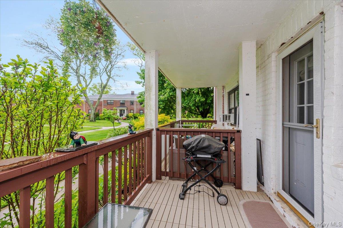 #17 photo, 1215 E Broadway, ナッソー郡 Hewlett , NY 115578