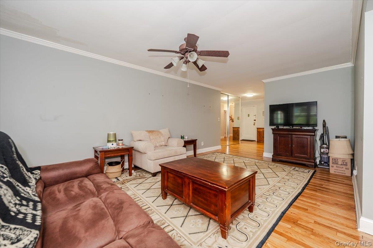 #5 photo, 1215 E Broadway, ナッソー郡 Hewlett , NY 115578