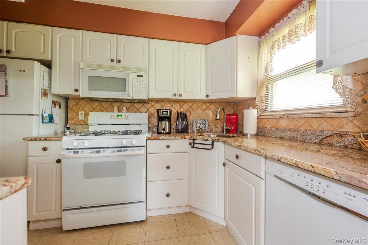 #8 photo, 1215 E Broadway, ナッソー郡 Hewlett , NY 115578