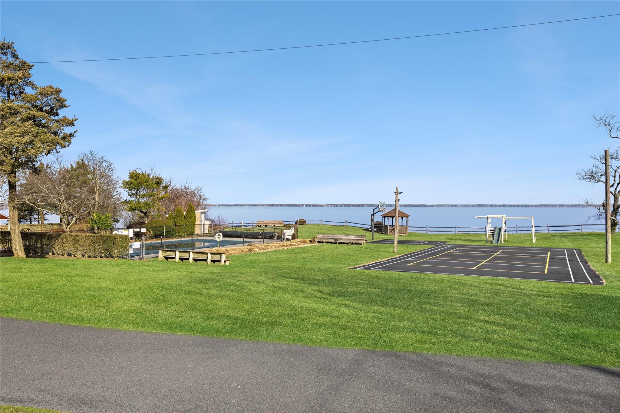 #12 photo, 67 North Road, サフォーク郡 Hampton Bays , NY 11946