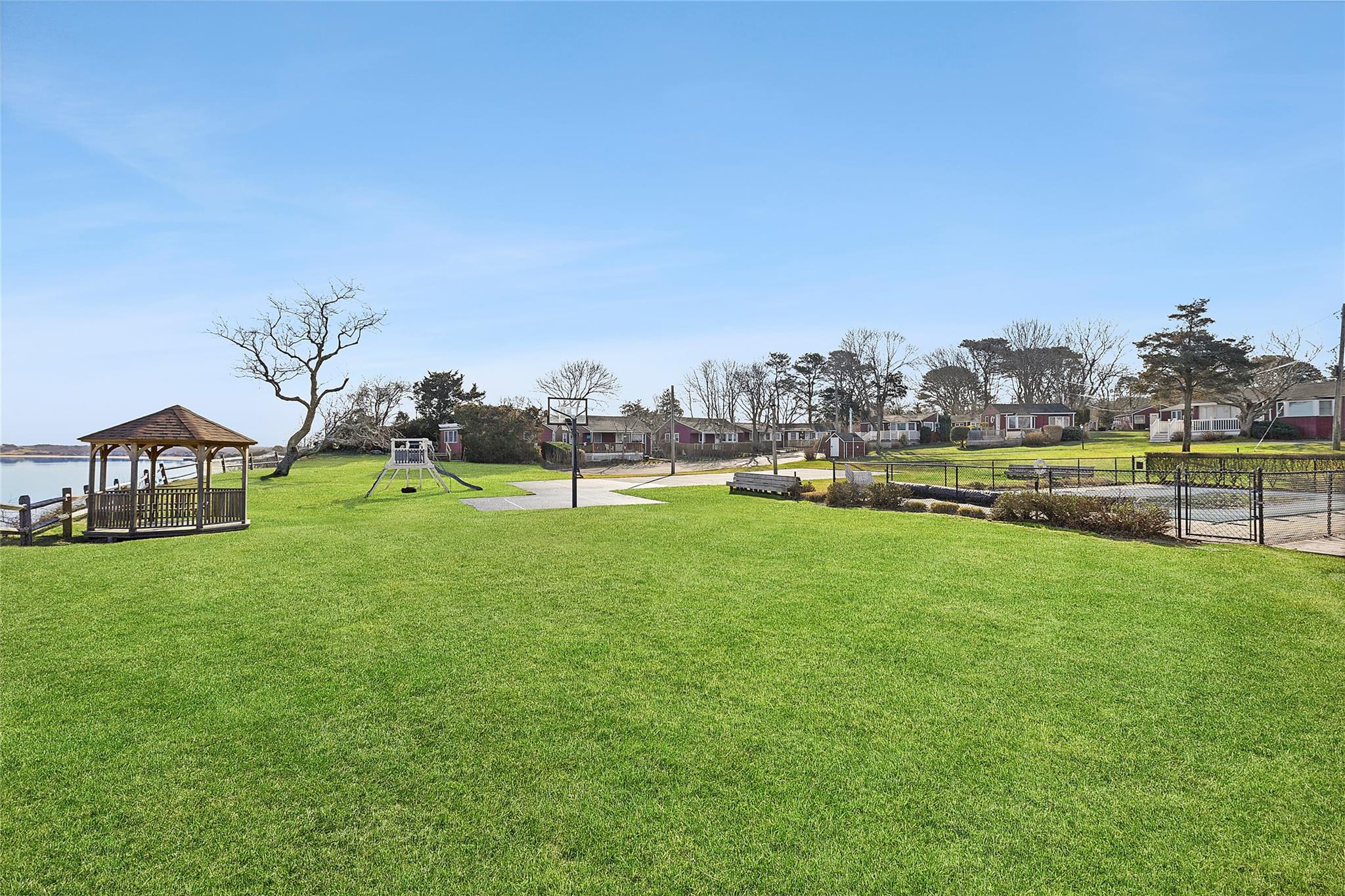 #14 photo, 67 North Road, サフォーク郡 Hampton Bays , NY 11946