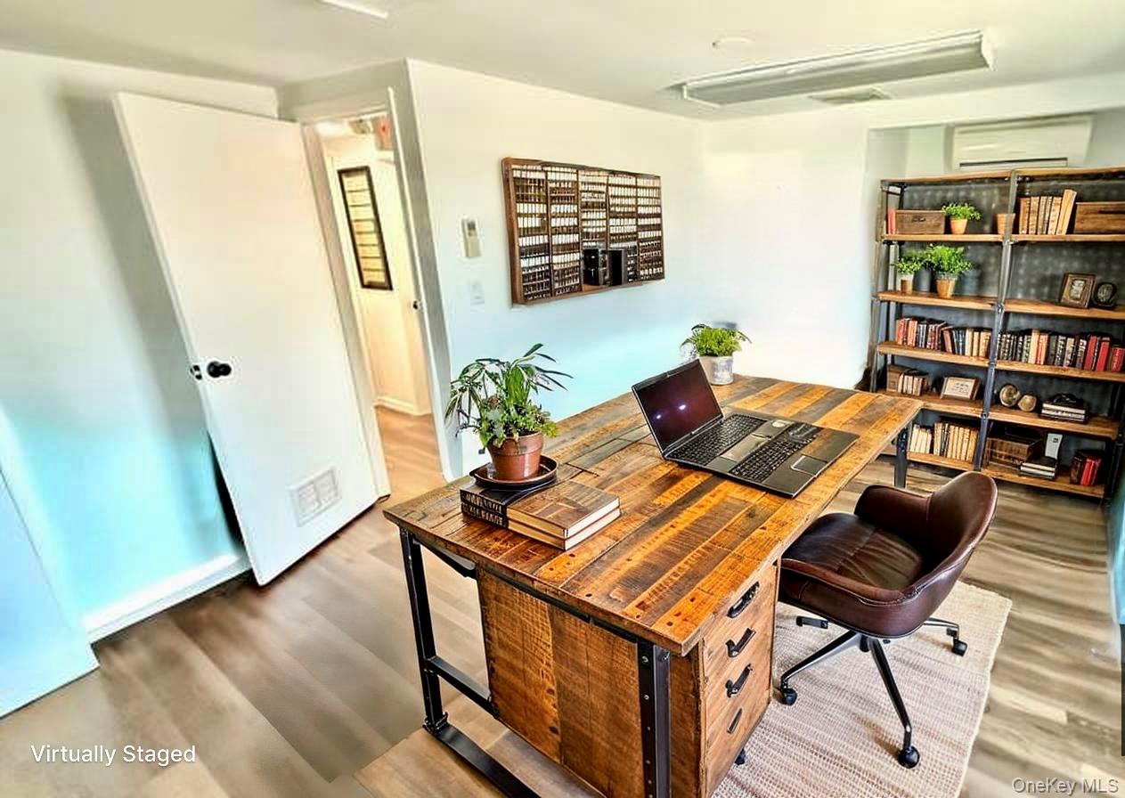 #12 photo, 74 Merrick Road, サフォーク郡 Amityville , NY 11701