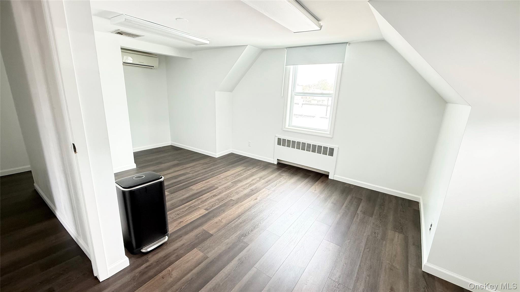 #13 photo, 74 Merrick Road, サフォーク郡 Amityville , NY 11701