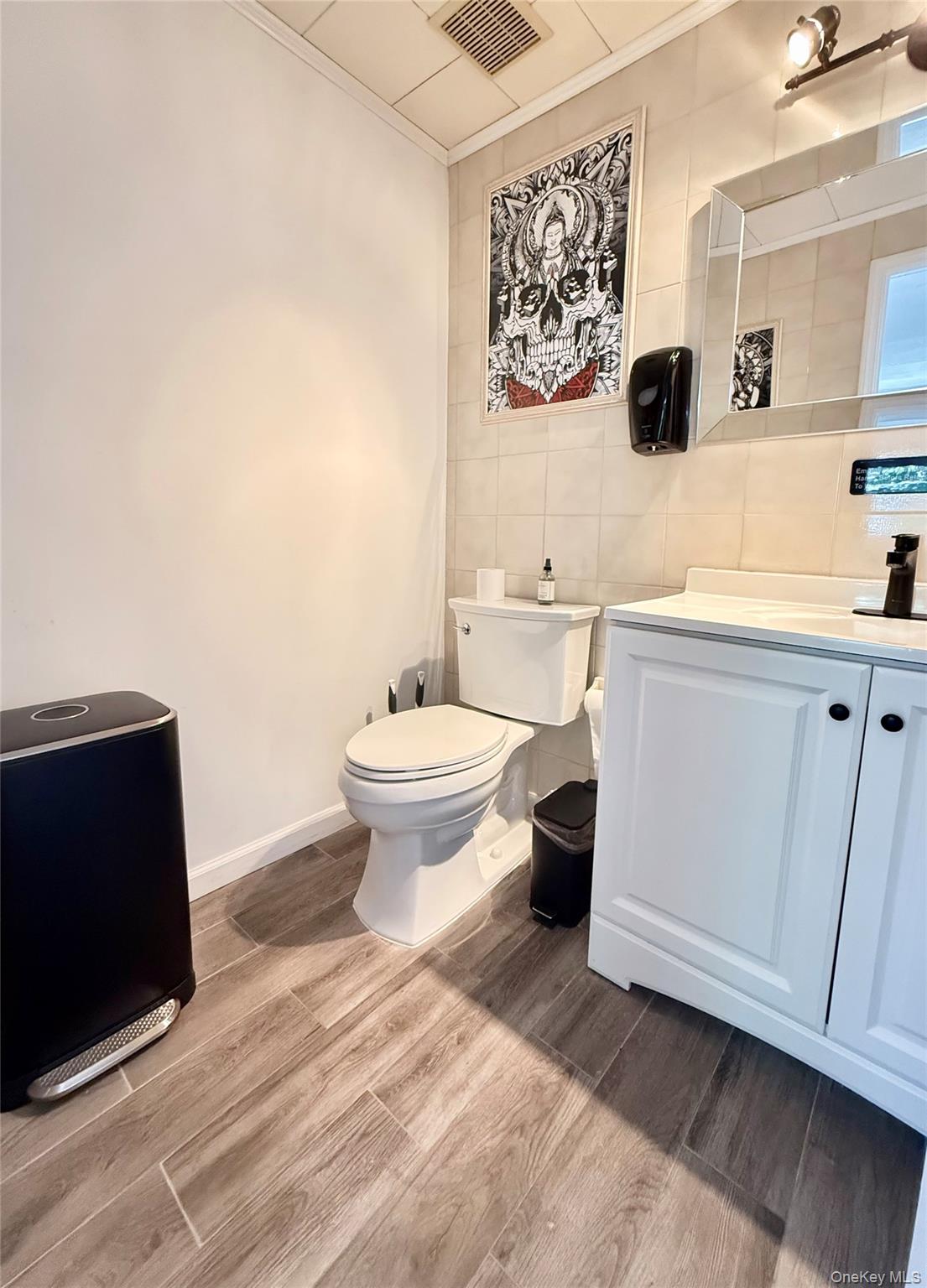 #15 photo, 74 Merrick Road, サフォーク郡 Amityville , NY 11701