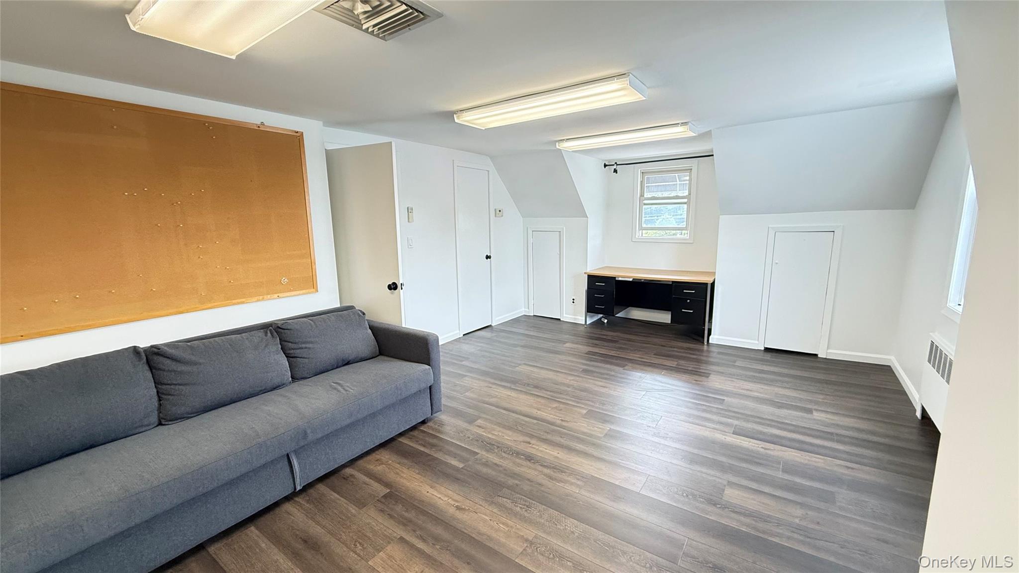 #19 photo, 74 Merrick Road, サフォーク郡 Amityville , NY 11701