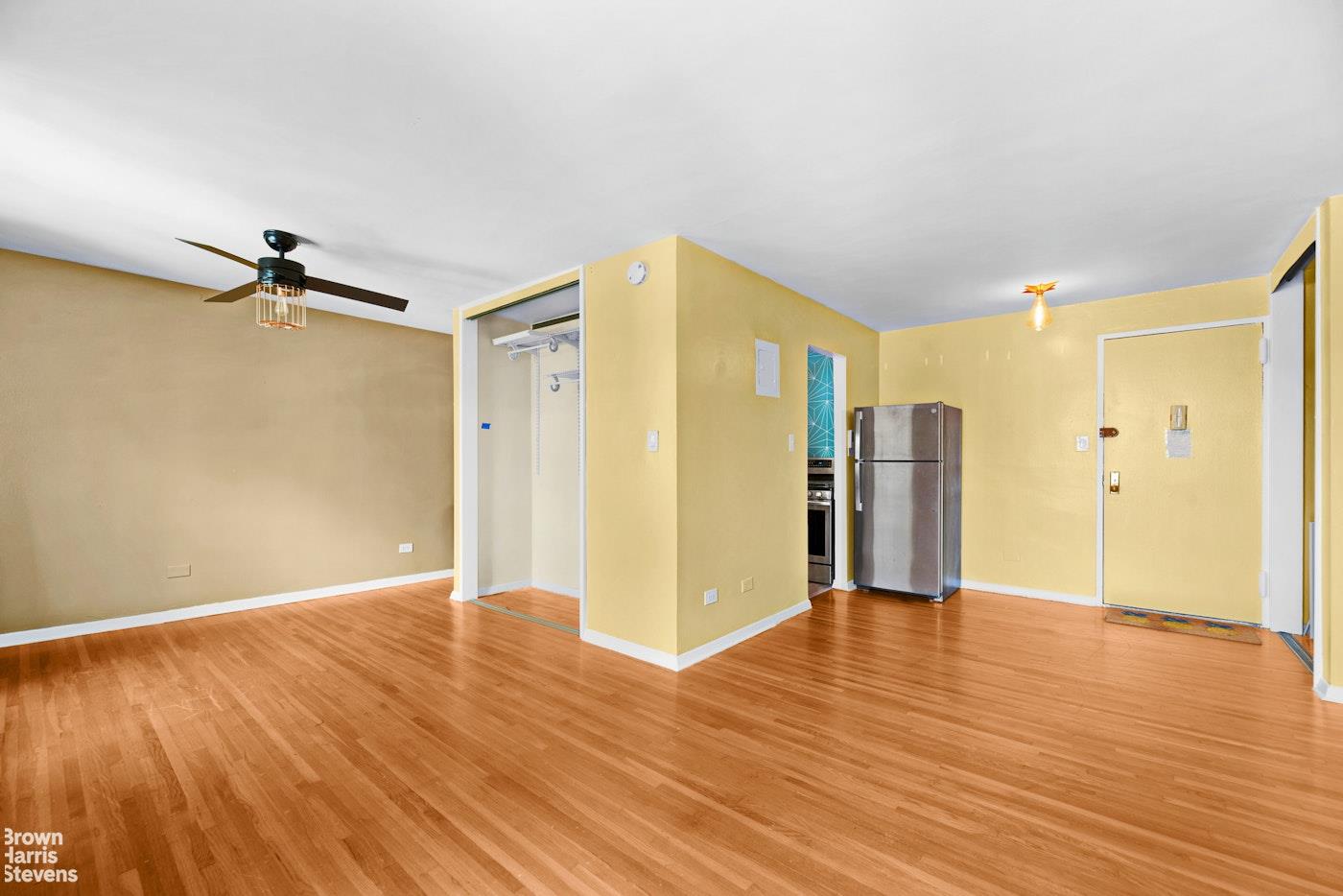 #2 photo, 2015 Saint Paul Avenue, ブロンクス区 Bronx , NY 10461