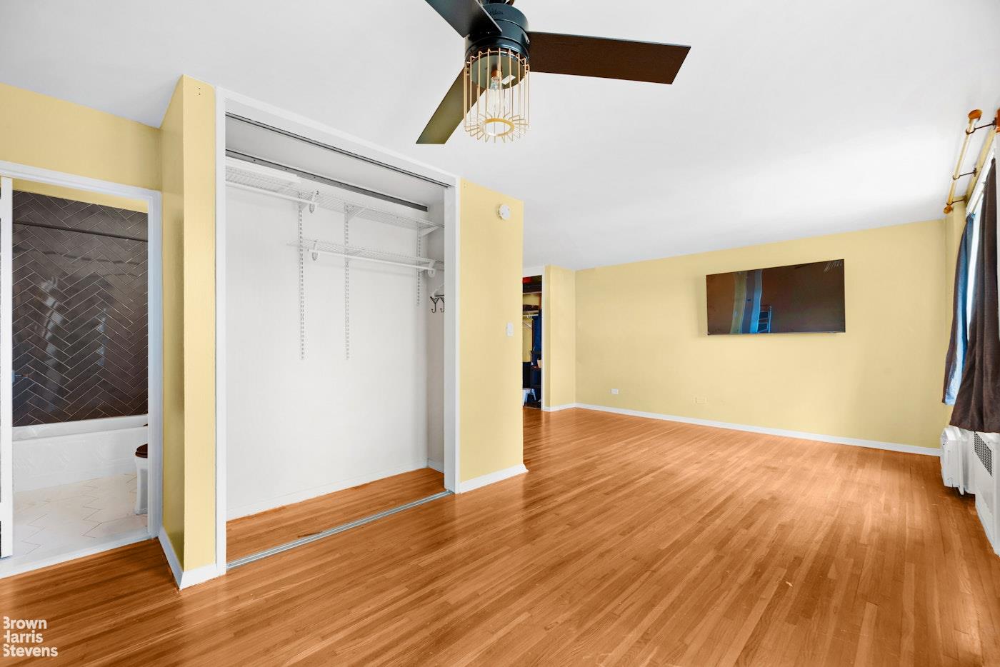 #3 photo, 2015 Saint Paul Avenue, ブロンクス区 Bronx , NY 10461