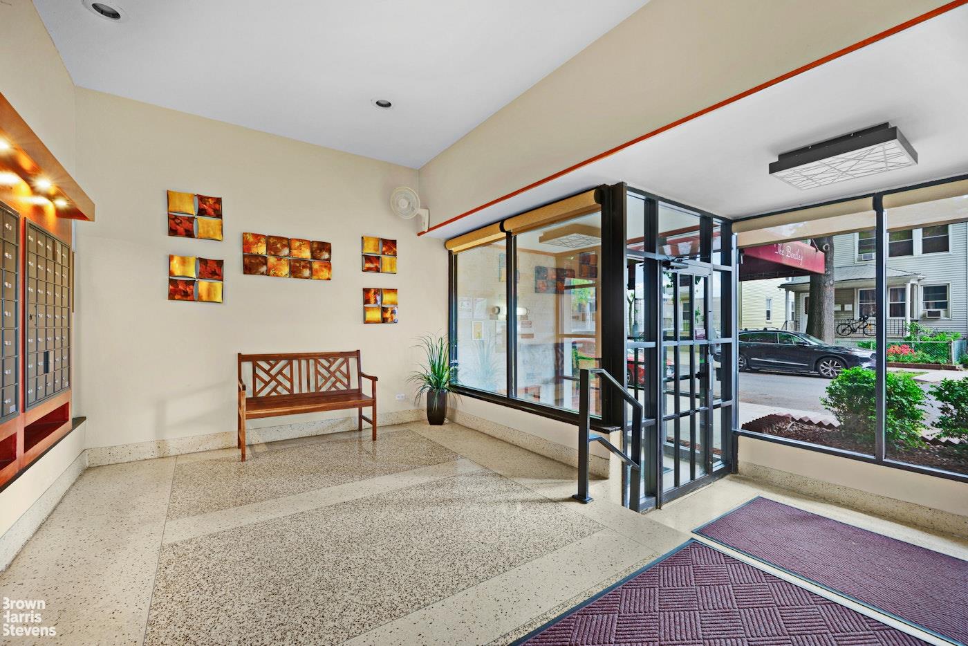 #8 photo, 2015 Saint Paul Avenue, ブロンクス区 Bronx , NY 10461