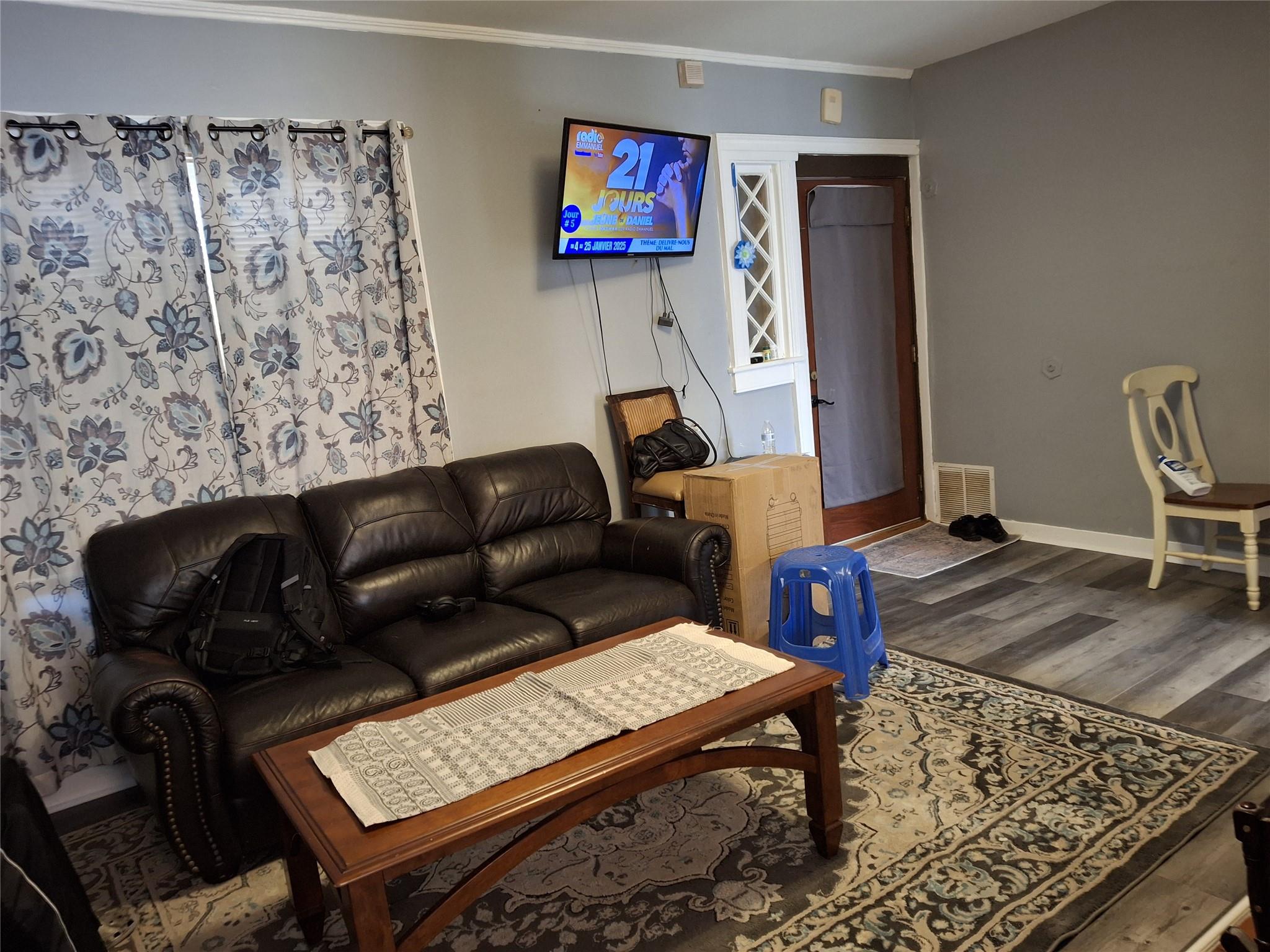 #3 photo, 112 E Seaman Avenue, ナッソー郡 Freeport , NY 11520