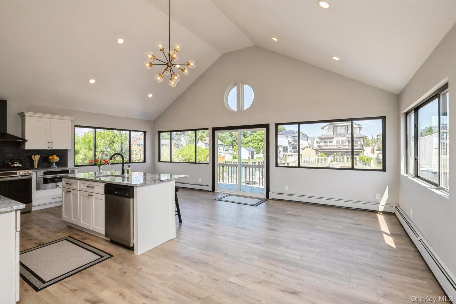 #15 photo, 282 S Ketcham Avenue, サフォーク郡 Amityville , NY 11701