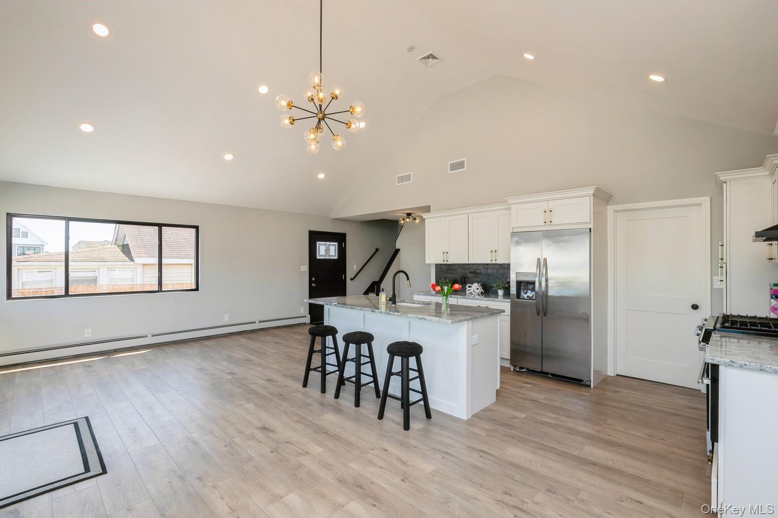 #16 photo, 282 S Ketcham Avenue, サフォーク郡 Amityville , NY 11701