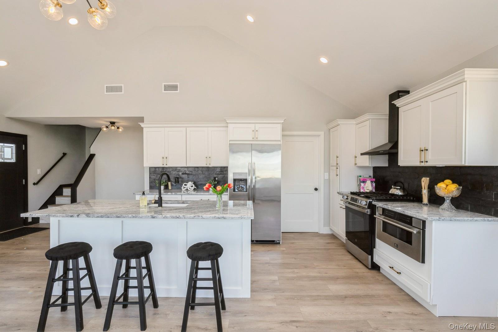 #17 photo, 282 S Ketcham Avenue, サフォーク郡 Amityville , NY 11701