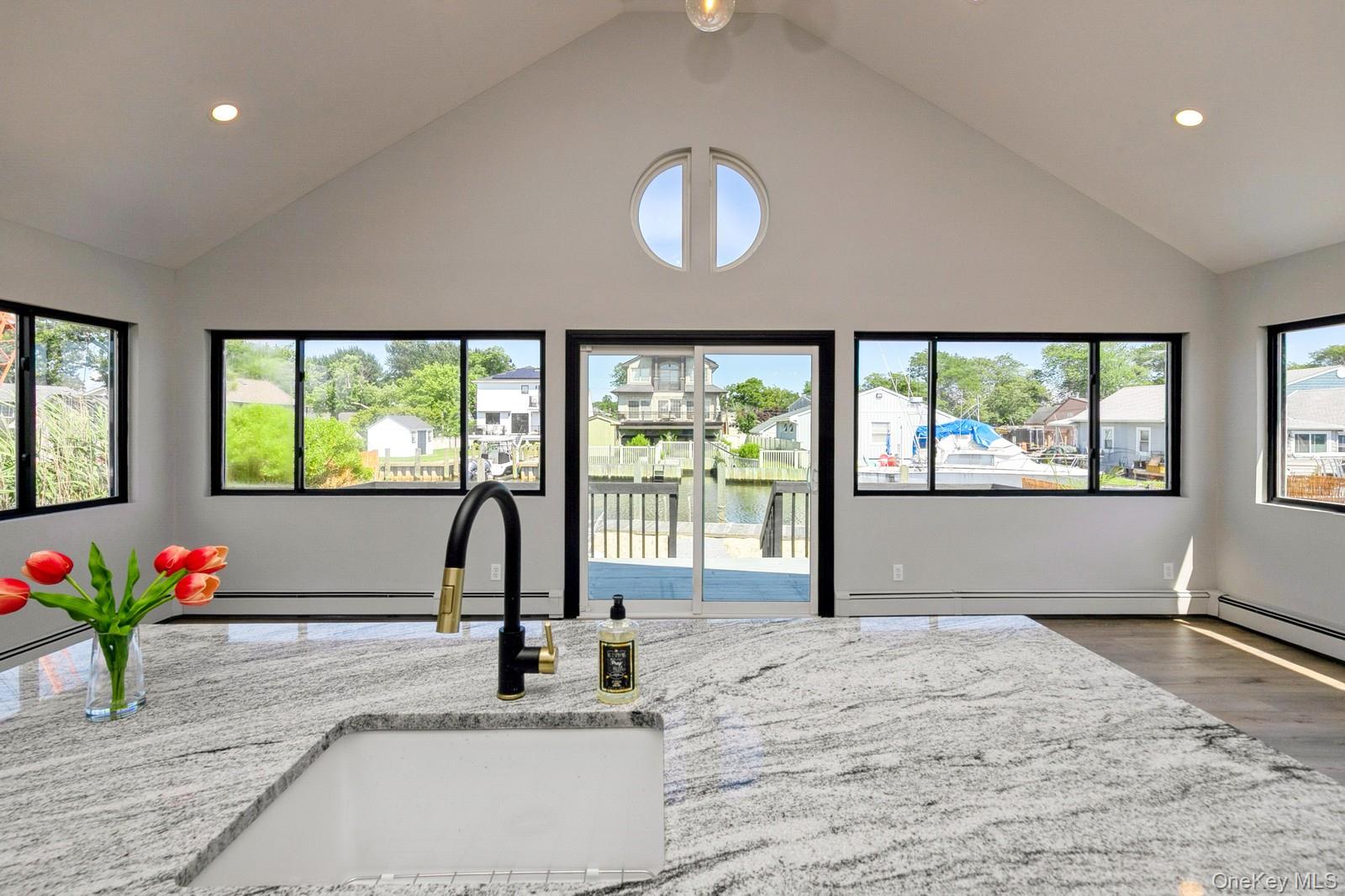 #18 photo, 282 S Ketcham Avenue, サフォーク郡 Amityville , NY 11701